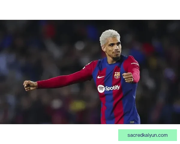 阿劳霍在巴萨防线中的关键作用，表现稳健为球队铁壁守护。